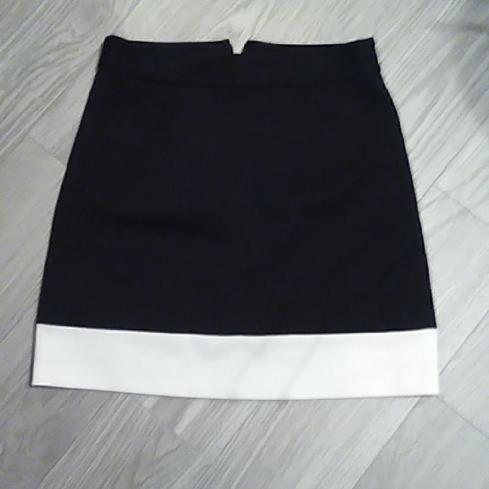 Size 4 Black and white Laundry by Shelli Segal mini skirt